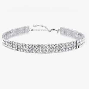 Silver rhinestone chocker by viviglam 🌹🌹